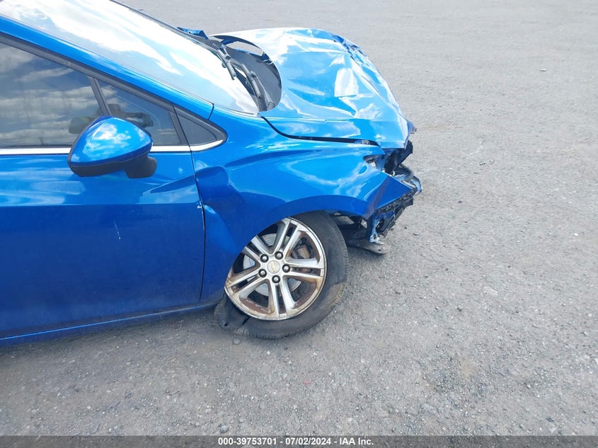 2018 CHEVROLET CRUZE LT - 1G1BE5SM2J7222175