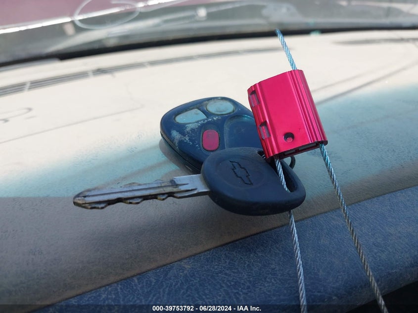 2001 Chevrolet Silverado K1500 VIN: 2GCEK19T311281574 Lot: 39753792