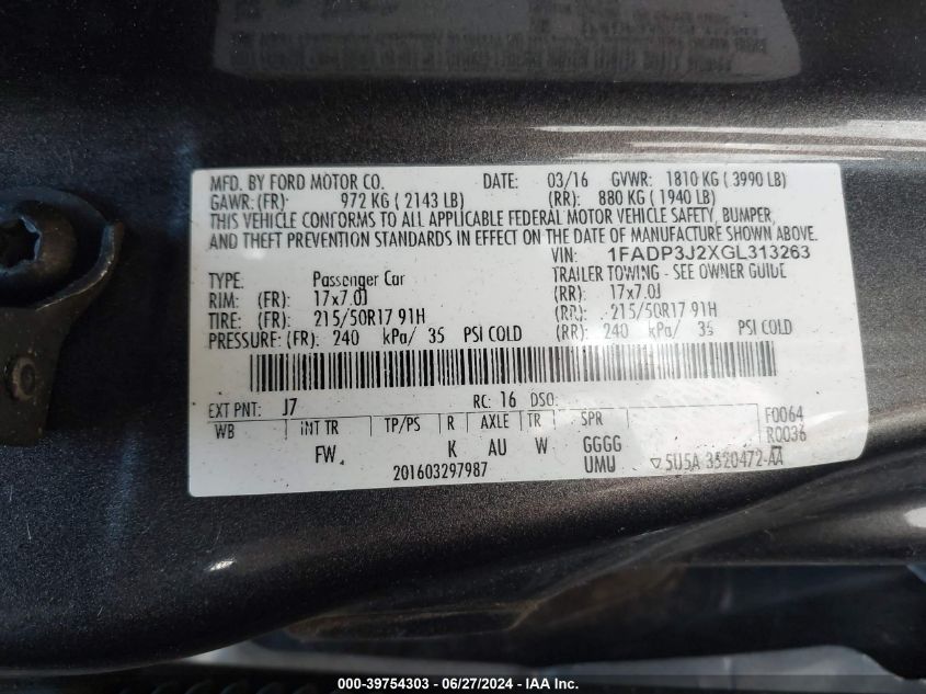 2016 Ford Focus Titanium VIN: 1FADP3J2XGL313263 Lot: 39754303