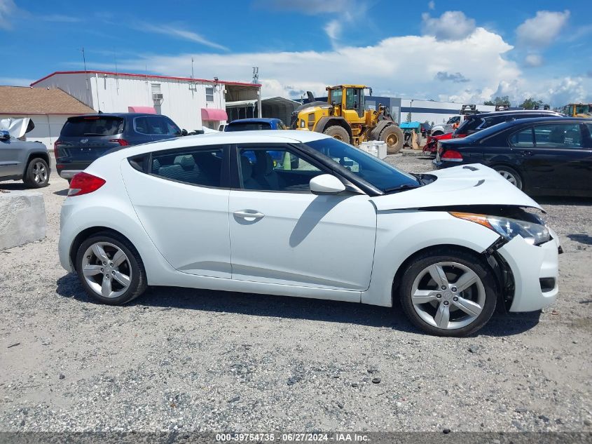 KMHTC6AD0DU123963 2013 Hyundai Veloster Base W/Gray