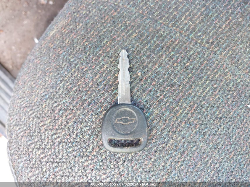 2000 Chevrolet Silverado 1500 VIN: 1GCEK14T0YE364282 Lot: 39755155