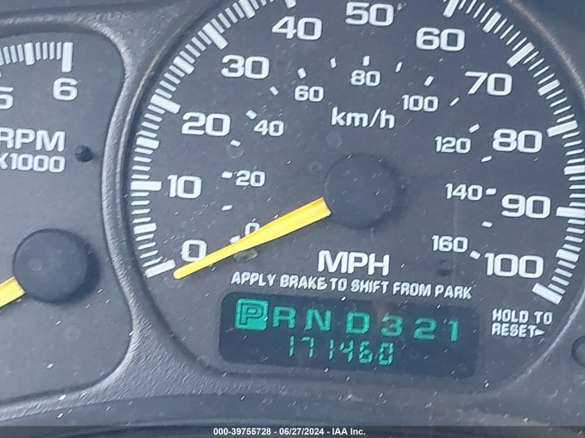 2001 Chevrolet Tahoe C1500 VIN: 1GNEC13T31J110584 Lot: 39755728