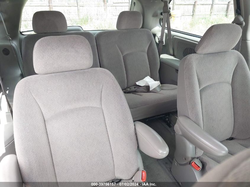 2003 Dodge Grand Caravan Sport VIN: 2D8GT44L53R105856 Lot: 39756157