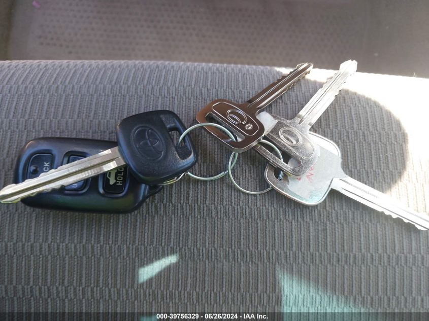 2005 Toyota Camry Le VIN: 4T1BE32K95U585862 Lot: 39756329