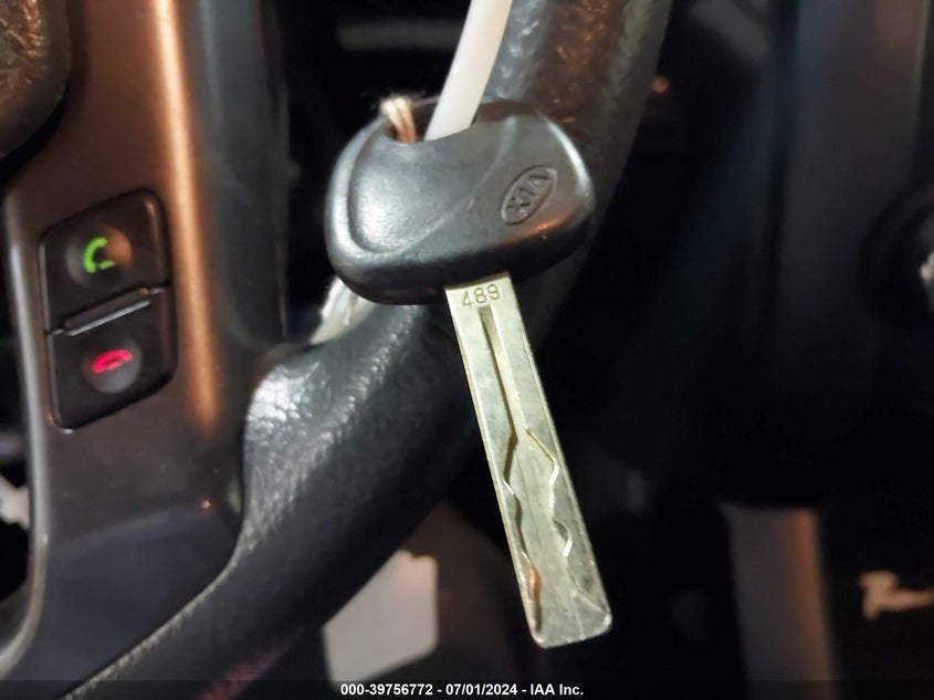 2011 Kia Sorento Lx VIN: 5XYKT3A15BG076951 Lot: 39756772