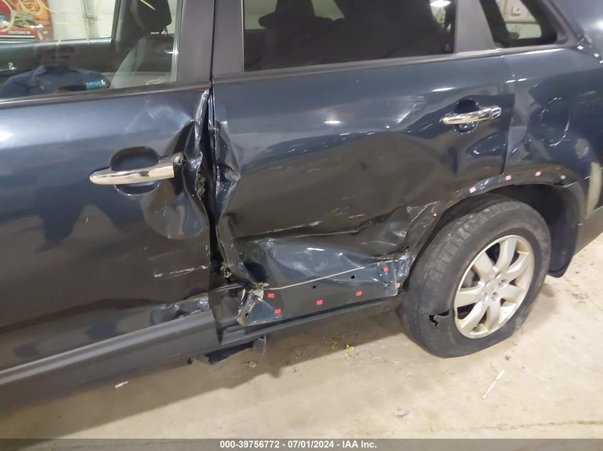 2011 Kia Sorento Lx VIN: 5XYKT3A15BG076951 Lot: 39756772