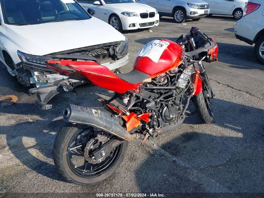 VIN JKAEXKH16KDA36083 2019 KAWASAKI EX400