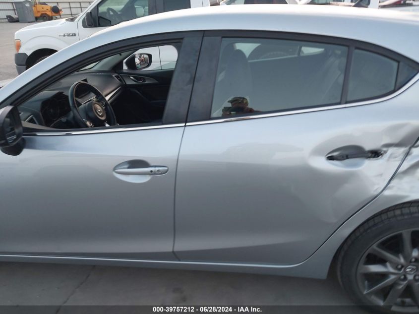 3MZBN1L33JM267084 2018 Mazda Mazda3 Touring