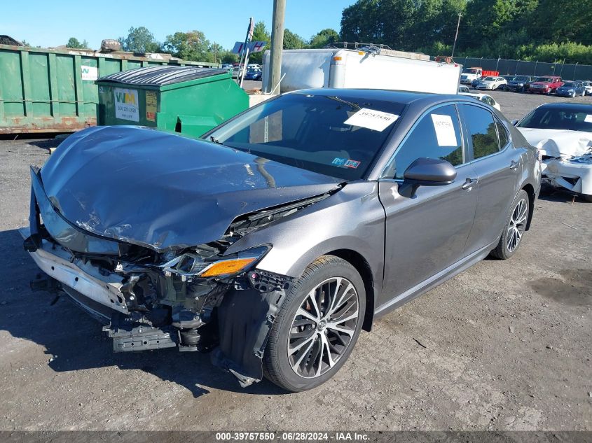 4T1B11HKXJU631135 2018 TOYOTA CAMRY - Image 2