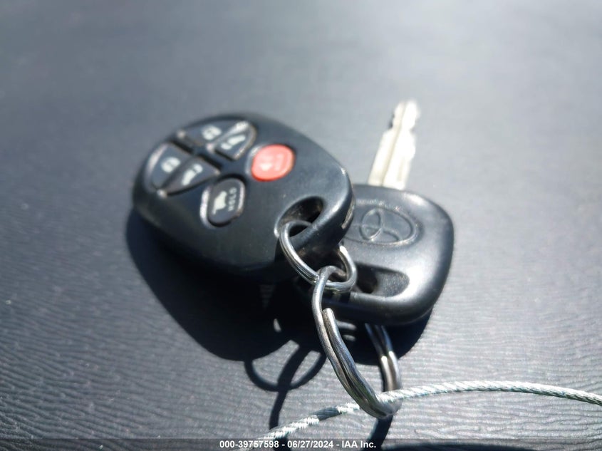 2012 Toyota Sienna Xle V6 8 Passenger VIN: 5TDYK3DC7CS268631 Lot: 39757598