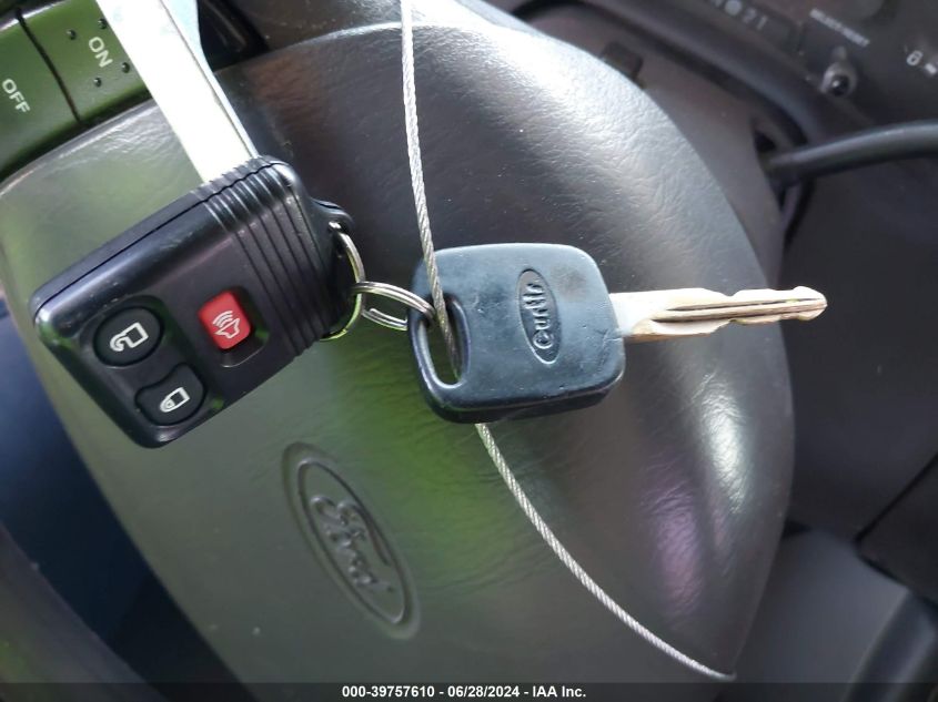 2000 Ford Expedition Xlt VIN: 1FMFU16L1YLB49061 Lot: 39757610