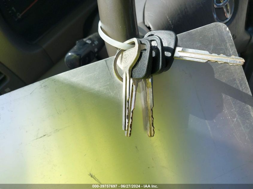 2004 Toyota Camry Le VIN: JTDBE32K740270312 Lot: 39757697