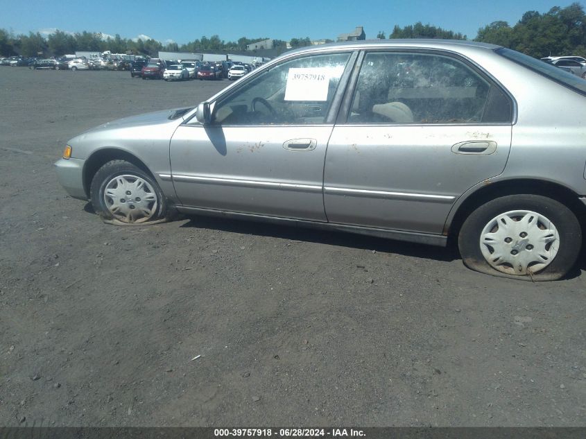 1996 Honda Accord Value VIN: 1HGCD5694TA239667 Lot: 39757918