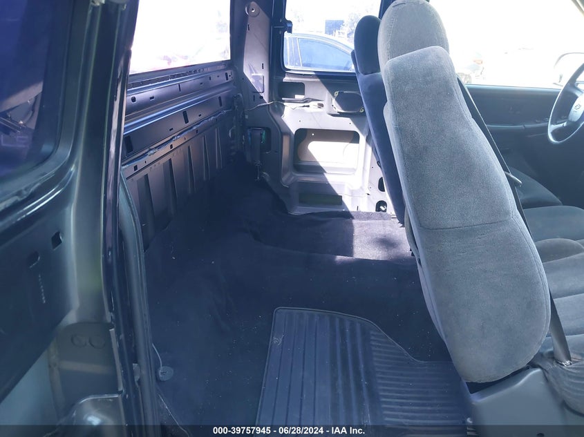 2000 Chevrolet Silverado 1500 Ls VIN: 2GCEC19V1Y1188044 Lot: 39757945