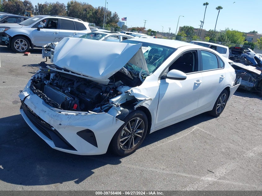 VIN 3KPF24AD8RE729560 2024 KIA FORTE LXS