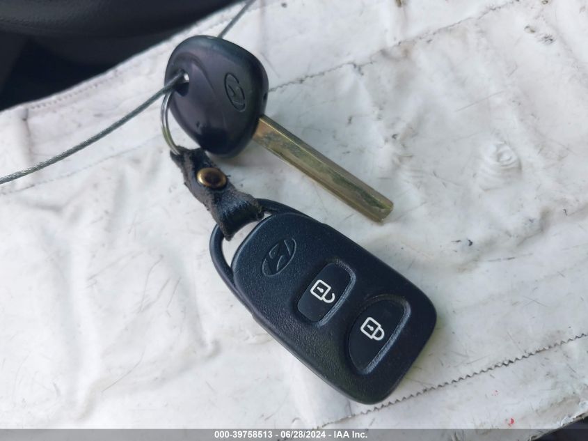 2013 Hyundai Accent Gls/Gs VIN: KMHCT4AE5DU567871 Lot: 39758513