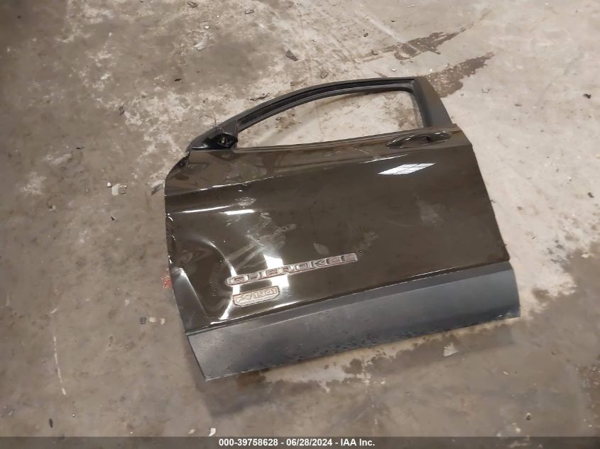 2016 Jeep Cherokee Latitude VIN: 1C4PJMCS9GW299365 Lot: 39758628