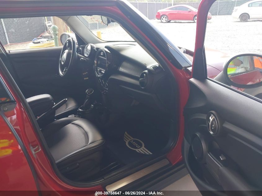 2015 Mini Hardtop Cooper VIN: WMWXS5C5XFT827425 Lot: 39758647