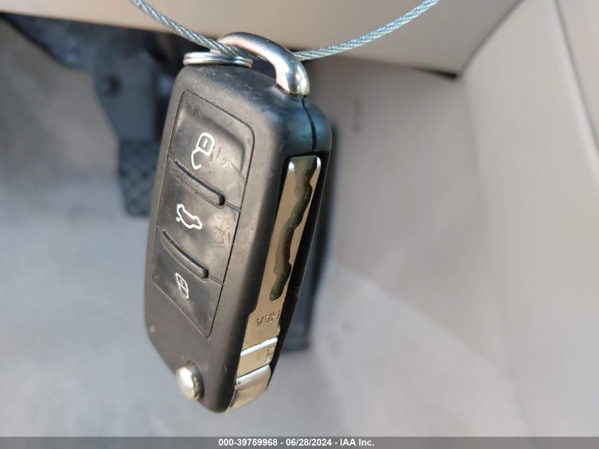 2013 Volkswagen Beetle VIN: 3VWJP7AT9DM609475 Lot: 39759968