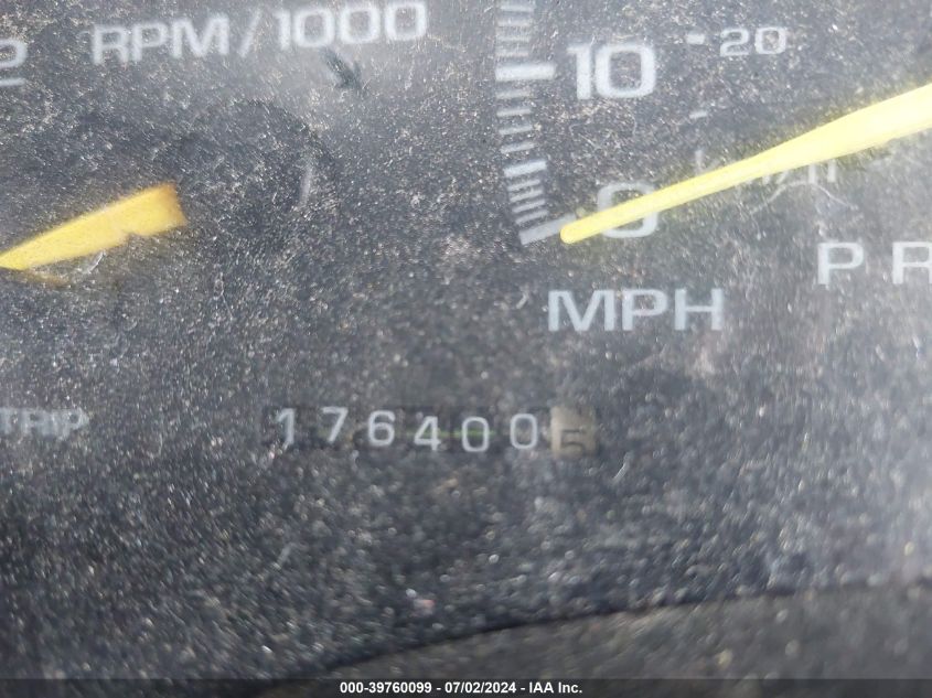 1999 GMC Suburban K1500 VIN: 3GKFK16R9XG512429 Lot: 39760099