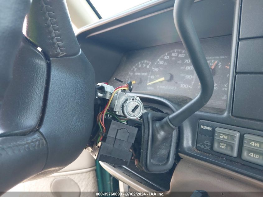 1999 GMC Suburban K1500 VIN: 3GKFK16R9XG512429 Lot: 39760099