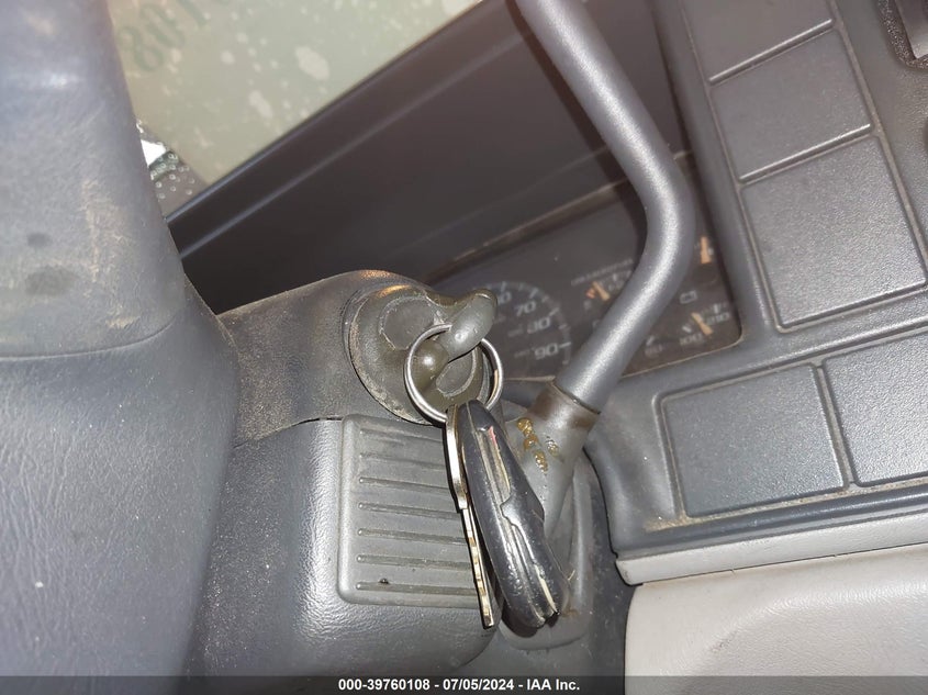 1999 Chevrolet Tahoe VIN: 3GNEK18R8XG124460 Lot: 39760108