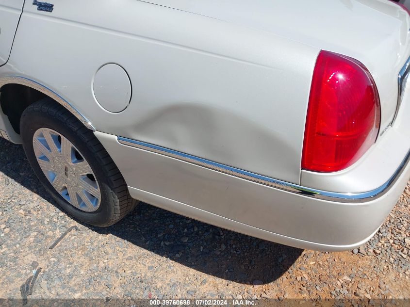 2005 Lincoln Town Car Signature Limited VIN: 1LNHM82W95Y668892 Lot: 39760698