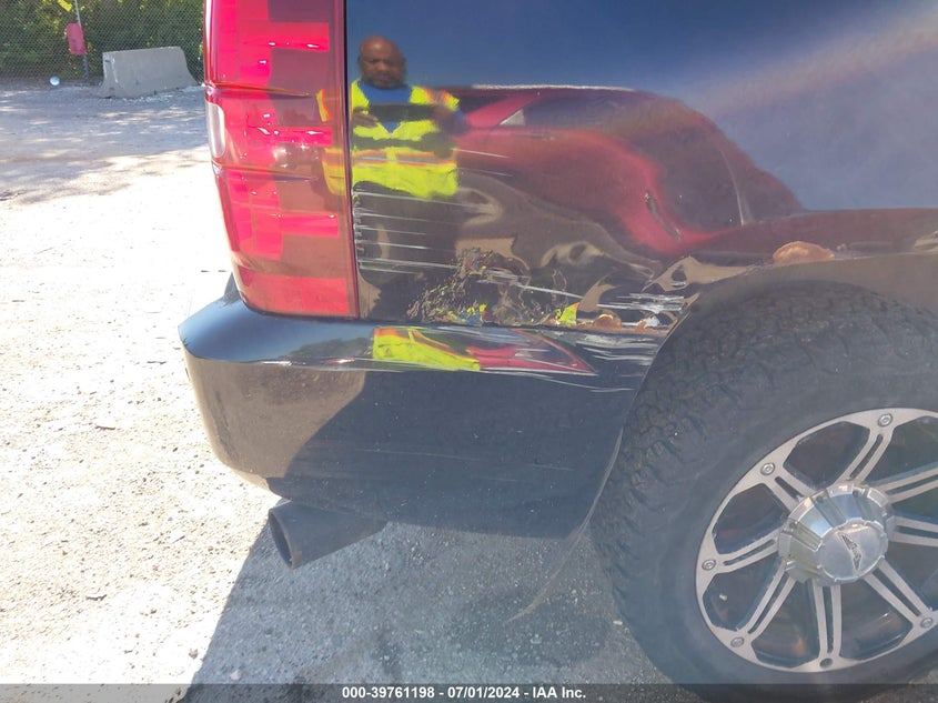 2007 Chevrolet Tahoe Ltz VIN: 1GNFK13057J140630 Lot: 39761198