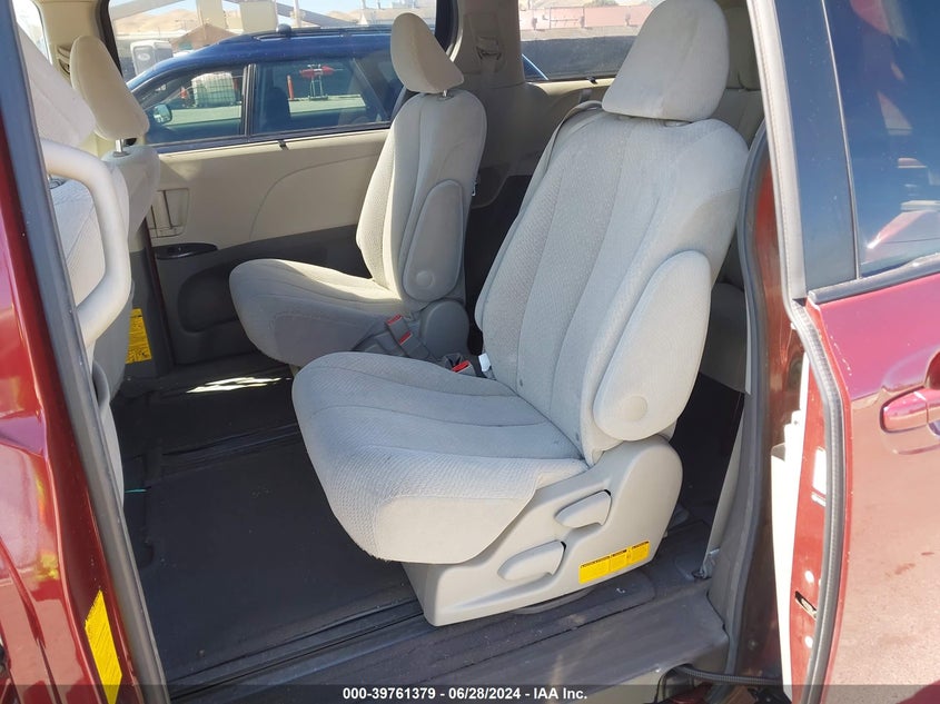 2011 Toyota Sienna Le V6 VIN: 5TDKK3DCXBS007787 Lot: 39761379