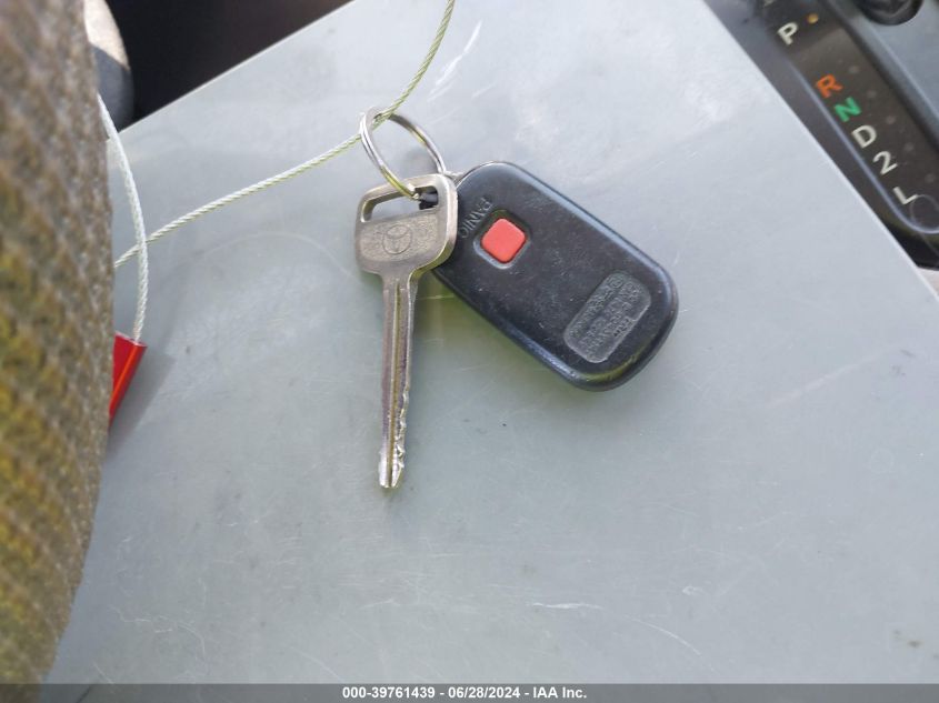 2003 Toyota Matrix Xr VIN: 2T1KR32E83C112855 Lot: 39761439