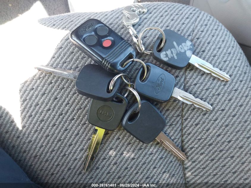 1999 Ford Explorer Xl/Xlt VIN: 1FMZU32X6XZB15680 Lot: 39761481