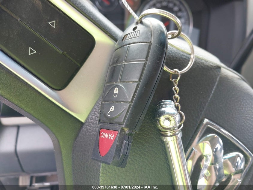 2009 Dodge Ram 1500 Slt/Sport/Trx VIN: 1D3HV18T29S705061 Lot: 39761638