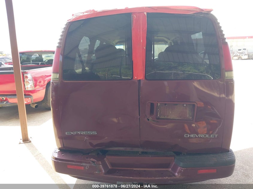 2002 Chevrolet Express Lt VIN: 1GBFG65R921104133 Lot: 39761878