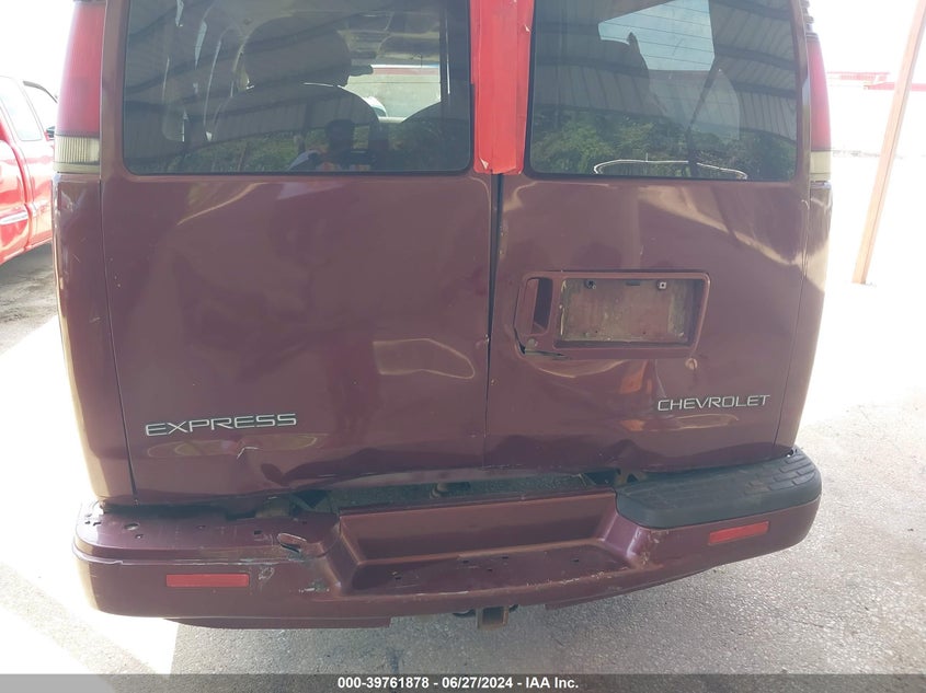 2002 Chevrolet Express Lt VIN: 1GBFG65R921104133 Lot: 39761878