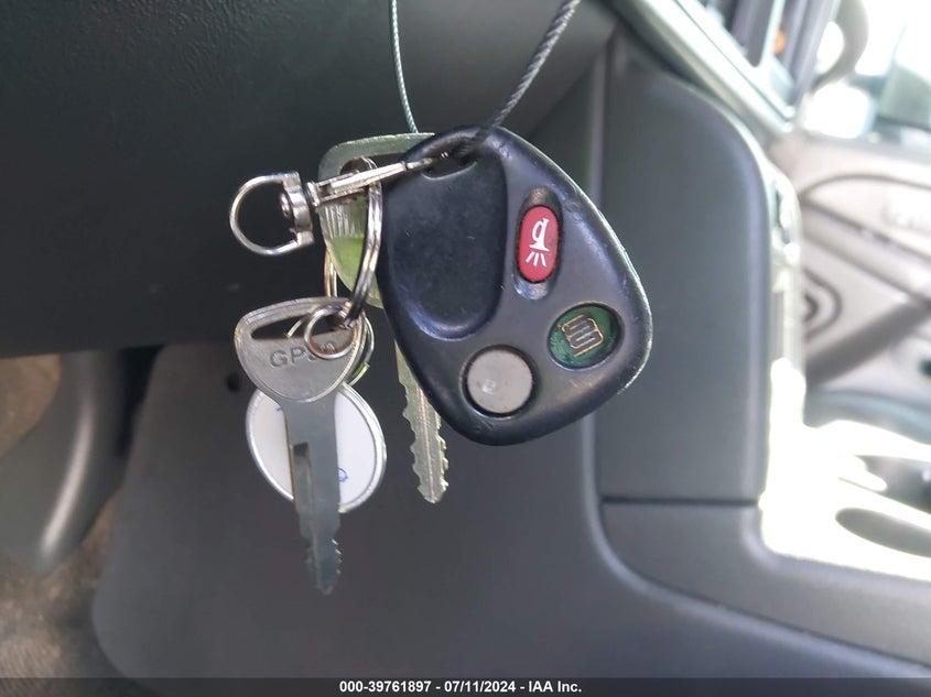 2005 Chevrolet Silverado 1500 Z71 VIN: 2GCEK13T651193939 Lot: 39761897