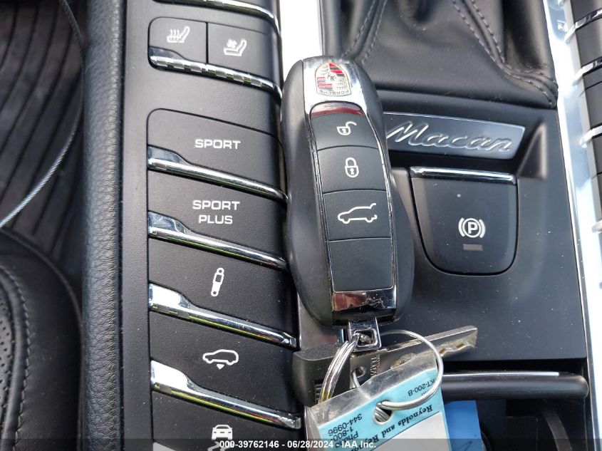 2018 Porsche Macan Gts VIN: WP1AG2A56JLB61327 Lot: 39762146