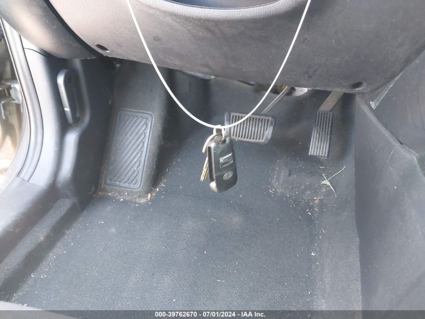 2012 Kia Soul + VIN: KNDJT2A60C7411081 Lot: 39762670