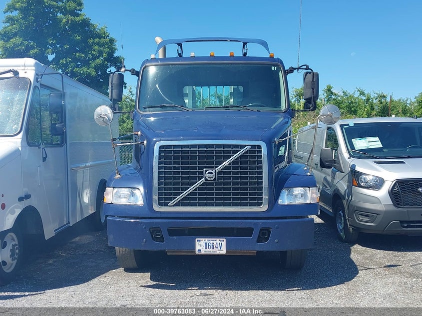 2011 Volvo Vn Vnm VIN: 4V4MC9DG9BN299101 Lot: 39763083