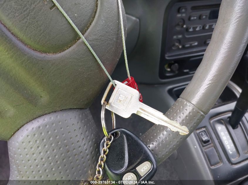 2000 Chevrolet Tracker Hard Top VIN: 2CNBJ13C7Y6908994 Lot: 39763134