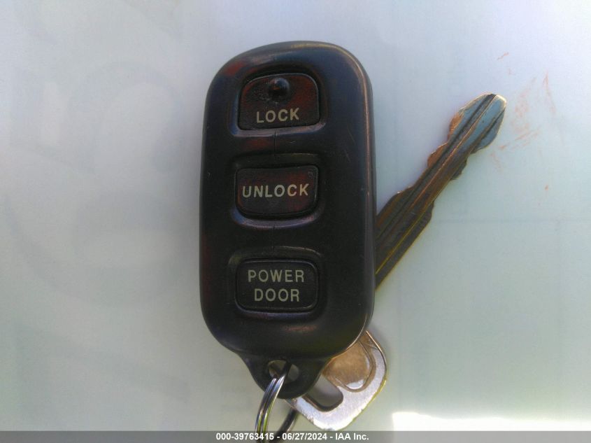 2003 Toyota Matrix Xr VIN: 2T1KR32E33C045937 Lot: 39763415