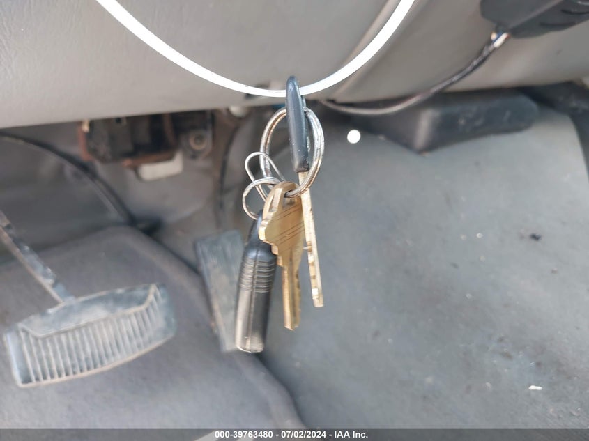 2004 Ford F-250 Lariat/Xl/Xlt VIN: 1FTNX21P64EA43386 Lot: 39763480