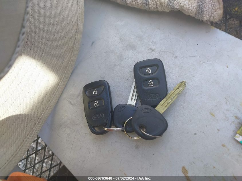 2010 Kia Soul + VIN: KNDJT2A22A7118700 Lot: 39763648