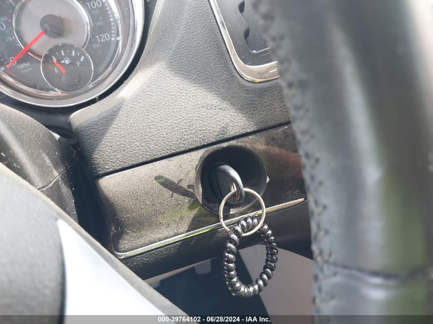 2013 Chrysler Town & Country Touring VIN: 2C4RC1BG4DR585112 Lot: 39764102