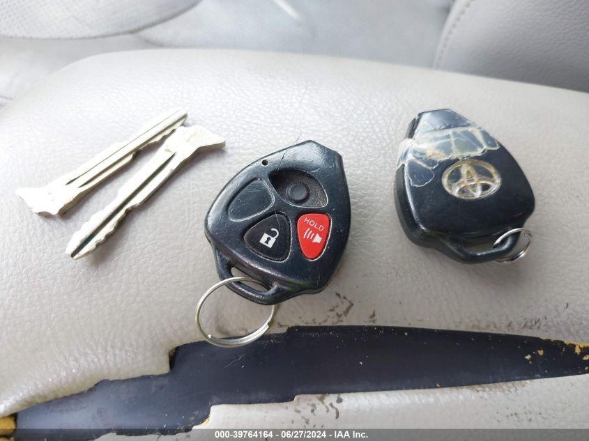 2007 Toyota Rav4 Limited V6 VIN: JTMBK31V476018040 Lot: 39764164