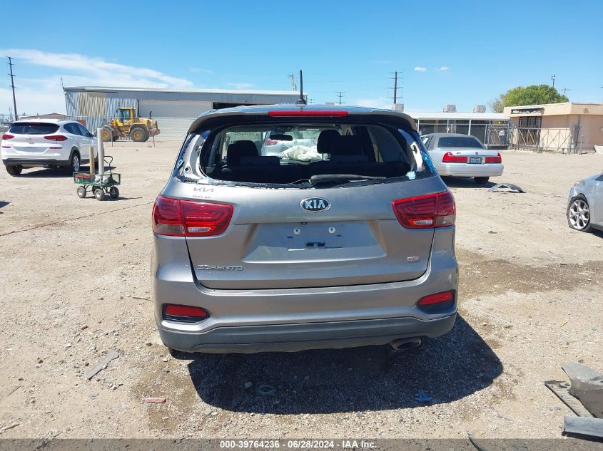 2019 Kia Sorento 2.4L L VIN: 5XYPG4A30KG556493 Lot: 39764236