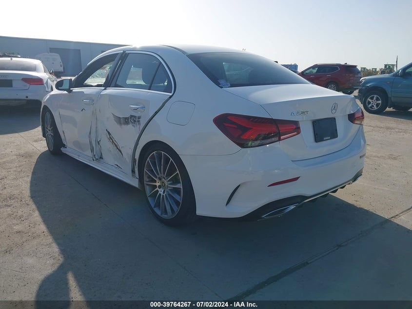 2019 Mercedes-Benz A 220 VIN: WDD3G4EB2KW028835 Lot: 39764267