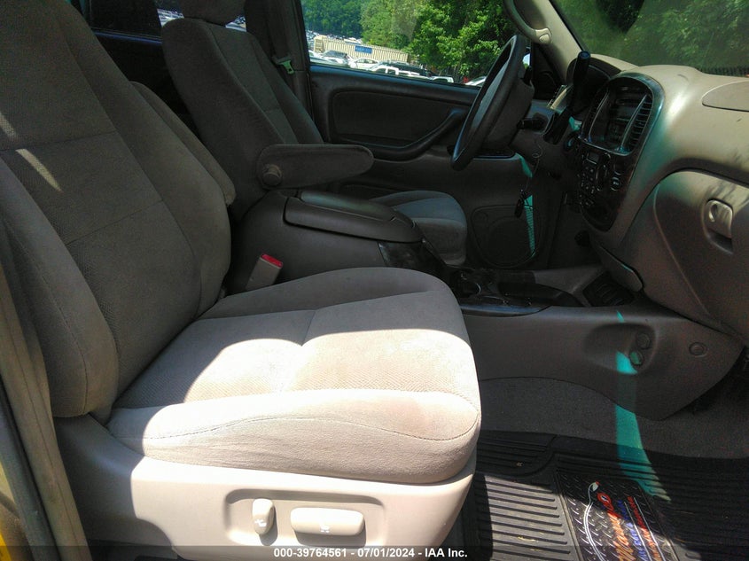 2005 Toyota Sequoia Sr5 V8 VIN: 5TDBT44A85S256921 Lot: 39764561