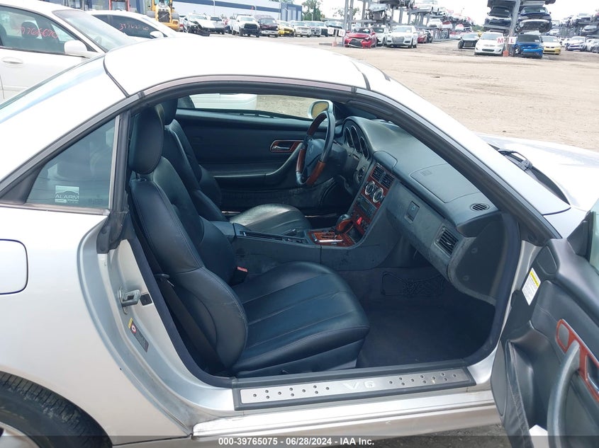 2001 Mercedes-Benz Slk 320 VIN: WDBKK65F81F220227 Lot: 39765075