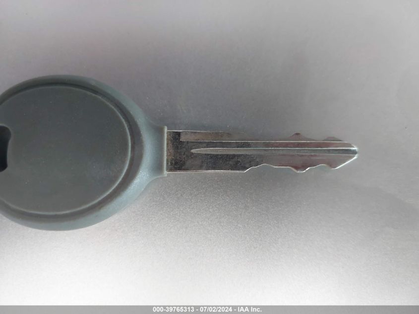 2002 Dodge Grand Caravan Es VIN: 2B4GP54L12R585687 Lot: 39765313