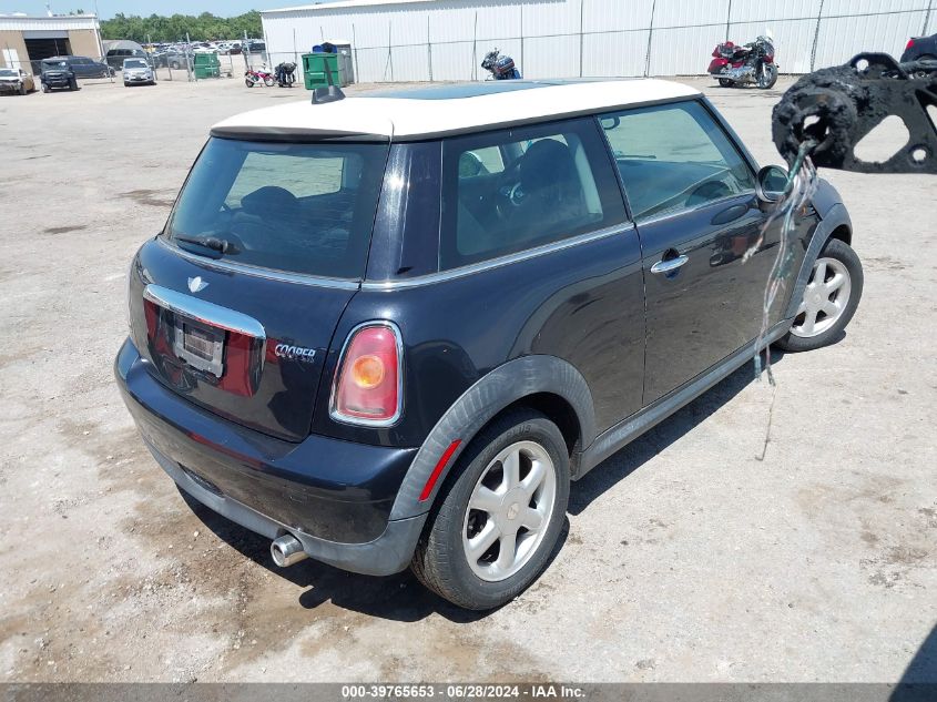 2007 Mini Cooper VIN: WMWMF33547TU61085 Lot: 39765653